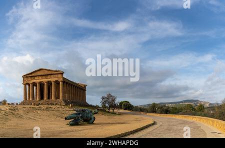 Agrigento, Italien - 3. Januar 2024: Blick auf den Tempel der Concordia im Tal der Tempel Stockfoto