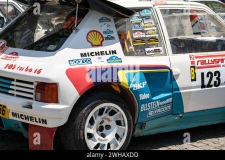 Barcelos, Portugal - 03. Juni 2023: Nahaufnahme eines Peugeot 205 T16, eines legendären Rallyefahrzeugs aus der Zeit der Gruppe B, ausgestellt auf der Rallyspirit 2023 Stockfoto