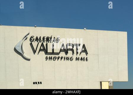 Puerto Vallarta, Mexiko - 15. Januar 2024: Außenansicht des Einkaufszentrums Galleries in der Nähe von ' Stockfoto