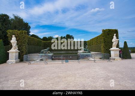 Versailles, Frankreich, 12.09.2023, Löwenstatuen im Garten des Schlosses von Versailles Stockfoto