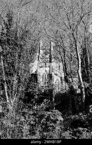 St Leonards Gardens, St Leonards-on-Sea, East Sussex UK, mit Blick auf das historische Clock House aus dem frühen 19. Jahrhundert in monochromer Ausführung Stockfoto