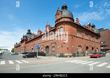 HELSINKI, FINNLAND - 11. JUNI 2017: Altes Zollgebäude an einem sonnigen Juni-Tag Stockfoto