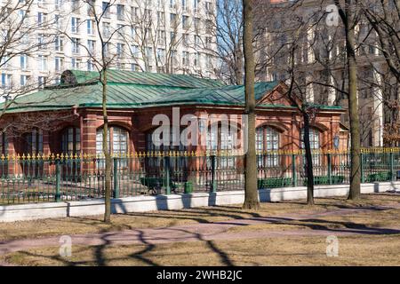 SANKT PETERSBURG, RUSSLAND - 9. APRIL 2023: Im antiken Museum 'Haus Peter I.' an einem sonnigen Apriltag Stockfoto