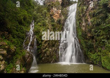 Der Wasserfall Salto de Aguas Blancas in den Bergen des Valle Nuevo Nationalparks in der Dominikanischen Republik. Stockfoto