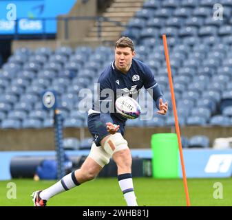 Scottish Gas Murrayfield Stadium. Edinburgh.Scotland.UK. 9. Feb 24.Scotland Captains laufen für die berühmte Grouse 6 Nations Series Match Scotland vs. France. Grant Gilchrist of Scotland während der Schulung. Quelle: eric mccowat/Alamy Live News Stockfoto