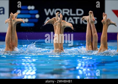 Doha, Katar. Februar 2024. Das Team China tritt am 9. Februar 2024 im künstlerischen Schwimmen Mixed Team Free Finale während der 21. Aquatics World Championships im Aspire Dome in Doha (Katar) an. Quelle: Insidefoto di andrea staccioli/Alamy Live News Stockfoto