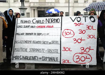 Padua, 9. Februar 2024. Die Polizei verhindert, dass die Studenten während der Feierlichkeiten das Universitätsgelände betreten. Die Studenten bestreiten die Wahl des Rektors, den Justizminister Carlo Nordio einzuladen. Sie protestieren auch gegen die Universität Padua, die Forschungsprojekte für militärische Zwecke betreibt. Credits : Ferdinando Piezzi/Alamy Live News Stockfoto