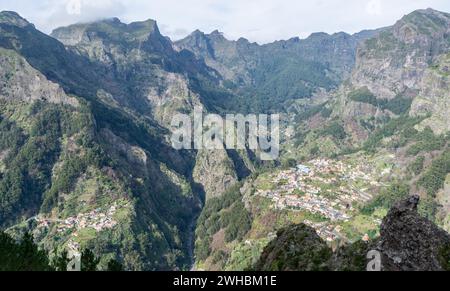 Tal der Nonnen Madeira Insel Portugal. Blick auf das Dorf von den Bergen. Stockfoto
