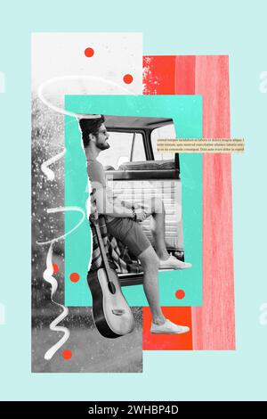 Glückliche Erinnerungen Karte Collage von jungen lächelnden Mann genießen Reisen im Auto wie Hippie mit Gitarre isoliert auf blauem Hintergrund Stockfoto