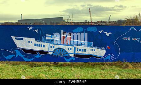 Glasgow, Schottland, Großbritannien. Februar 2024. Bewölktes Flussufer und tanzende Wellen das längste Wandbild der Stadt feiert das Erbe des Flusses clyde und verläuft entlang des Ufers und veranschaulicht seine Sehenswürdigkeiten und Geschichte, wo der Paddeldampfer waverley dargestellt wird. Credit Gerard Ferry/Alamy Live News Stockfoto