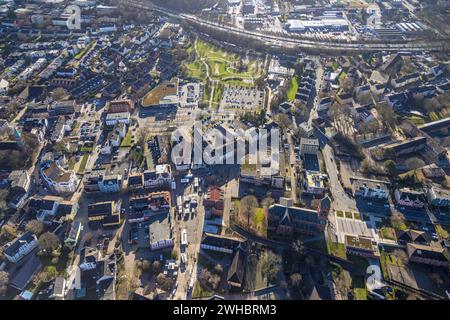 Luftbild, Wohngebiet Ortskern, Park der Generationen, evang. Bartholomäus-Kirche, Kath. Kirche St. Magdalena, Rewe Supermarkt, Lütgendortmund, Dortmund, Ruhrgebiet, Nordrhein-Westfalen, Deutschland ACHTUNGxMINDESTHONORARx60xEURO *** Luftsicht, Wohngebiet Stadtzentrum, Park der Generationen, evang Bartholomäus Kirche, katholische Kirche St. Magdalena, Rewe Supermarkt, Lütgendortmund, Dortmund, Ruhrgebiet, Nordrhein-Westfalen, Deutschland ACHTUNGxMINDESTHONORARx60xEURO Stockfoto