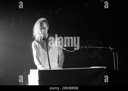 JULIAN COPE, KONZERT, 1998: Julian Cope live am 4. Februar 1998 im Bristol Bierkeller. Foto: Rob Watkins. INFO: Julian Cope, geboren 1957, ist ein englischer Musiker und Autor. Als Gründungsmitglied von The Teardrop Explodes erforscht seine Solokarriere psychedelischen Rock. Alben wie Peggy Suicide zeigen seinen eklektischen Sound, wobei der Einfluss von Cope über die Musik hinaus auch auf Literatur und Kulturkommentare ausdehnt. Stockfoto