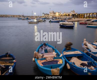 Uferpromenade Imperatore Augusto Straße bei Sonnenuntergang, historisches Zentrum von Bari, Apulien Region ( Apuleia ), Italien Stockfoto