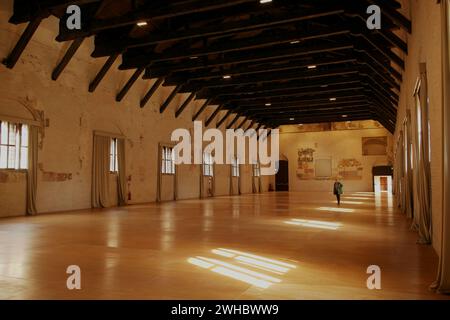 Innenansicht der Halle des Palazzo della Ragione in Mantua. 21. Oktober 2023 Mantua, Lombardei, Italien Stockfoto