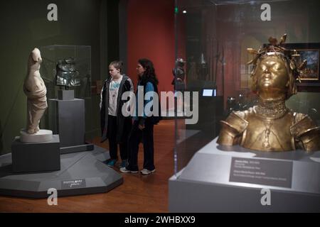 Besucher des Worcester Art Museum in Worcester, Massachusetts, USA, der zweitgrößten Stadt in Neuengland. Stockfoto