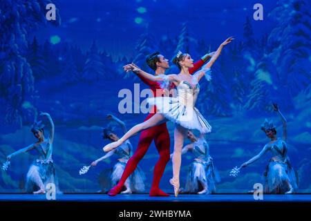 The Nussknacker wird vom Varna International Ballet and Orchestra im New Wimbledon Theatre in London, Großbritannien, aufgeführt. Stockfoto