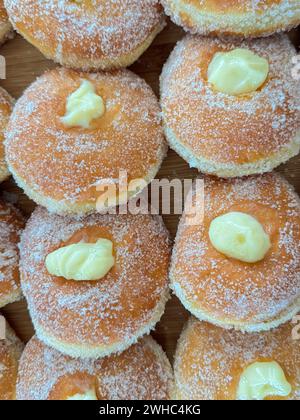 Gebratene Mönche oder Parafrittus, gebratene Donuts, typisch sardisches Dessert Stockfoto