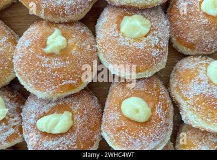 Gebratene Mönche oder Parafrittus, gebratene Donuts, typisch sardisches Dessert Stockfoto