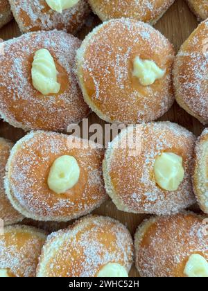 Gebratene Mönche oder Parafrittus, gebratene Donuts, typisch sardisches Dessert Stockfoto