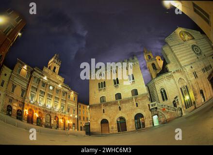 Italien Umbrien Foligno Piazza della Repubblica mit Kathedrale Stockfoto