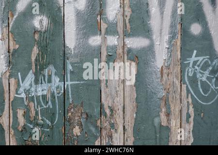 Abblätternde grüne Farbe auf Holzbrettern, Hintergrund, Textur, Istrien, Kroatien Stockfoto