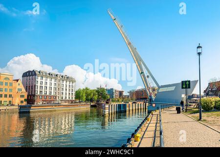 Fußgängerbrücke nach Olowiannaya in Danzig Stockfoto