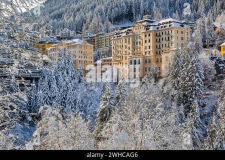 Winterblick auf einige große Hotels im Dorf, Bad Gastein, Gasteinertal, Nationalpark hohe Tauern, Salzburger Land, Österreich Stockfoto