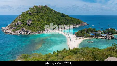 Koh Nang Yuan Aussichtspunkt zum Strand, Meer und Bauminseln. Breit Stockfoto