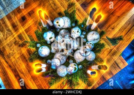 Adventskranz, Kerzen, Tannenzweige, Weihnachtsarrangement, Weihnachtsmotiv, Weihnachten, Weihnachten, Weihnachtsfest, Adventszeit, Weihnachten Stockfoto