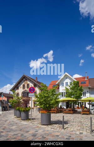 Häuser mit Lüftlmalerei am Tutzinger Platz, Starnberg, Fünfseenland, Oberbayern, Bayern, Deutschland, Europa Stockfoto