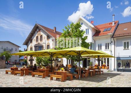 Häuser mit Lüftlmalerei am Tutzinger Platz, Starnberg, Fünfseenland, Oberbayern, Bayern, Deutschland, Europa Stockfoto