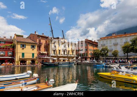 Hafen von Malcesine, Porto di Malcesine, Malcesine, Provinz Verona, Veneto, Italien Stockfoto