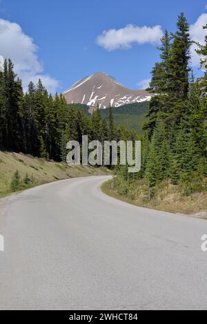 Straße am Maligne Lake, Jasper National Park, Alberta, Kanada Stockfoto