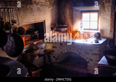 Küche, Backofen, Feuer, Südtiroler Volkskunde Museum, Dietenheim, Freilchtmuseum, Pustertal, Südtirol, Italien Stockfoto