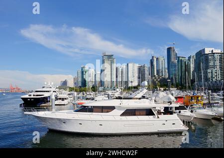 Wolkenkratzer und Hafen, Coal Harbour, Burrard Inlet, Vancouver, British Columbia, Kanada Stockfoto