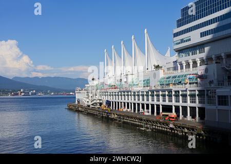 Canada Place am Ufer des Burrard Inlet, Vancouver, British Columbia, Kanada Stockfoto