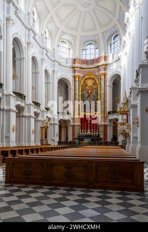 Innenansicht des St. Trinitatis Doms, Altar, Kirchenschiff, Dresden, Freistaat Sachsen, Deutschland Stockfoto