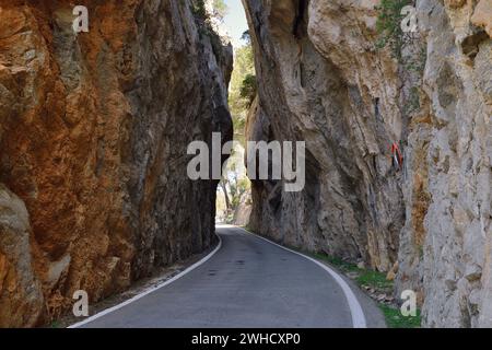 Enge Felsschlucht an der Bergstraße nach Sa Calobra, Serra de Tramuntana, Mallorca, Balearen, Spanien Stockfoto