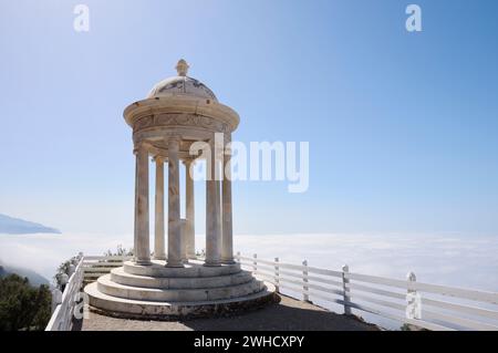 Pavillon aus weißem Marmor im Herrenhaus Son Marroig, ehemaliges Anwesen von Erzherzog Ludwig Salvator, Deia, Serra de Tramuntana, Mallorca, Balearen, Spanien Stockfoto