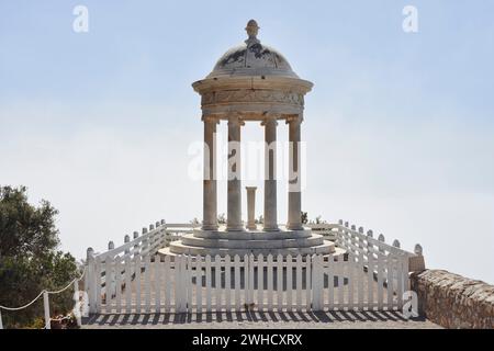 Pavillon aus weißem Marmor im Herrenhaus Son Marroig, ehemaliges Anwesen von Erzherzog Ludwig Salvator, Deia, Serra de Tramuntana, Mallorca, Balearen, Spanien Stockfoto