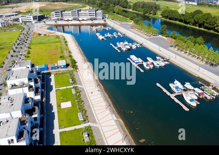 Marina Hafen Graf Bismarck, der wiederaufgebaute und neu errichtete Hafen der ehemaligen Zeche Graf Bismarck. Der abgerissene Standort der Zeche wird gerade gebaut Stockfoto