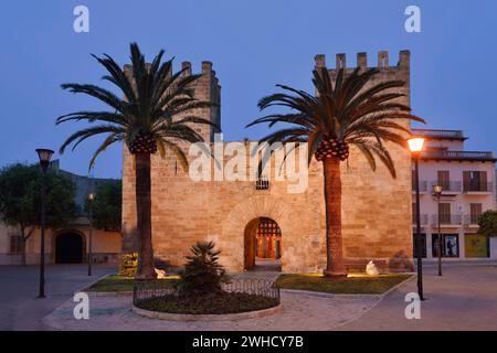 Historisches Stadttor Porta de Moll oder Porta de Xara, Alcudia, Mallorca, Balearen, Spanien Stockfoto