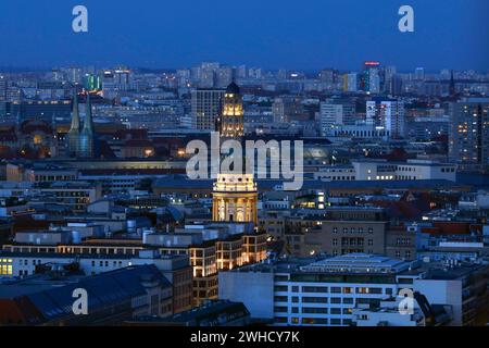 Berlin Mitte, Berliner Dom und altes Rathaus am Abend, 20.04.2021 Stockfoto