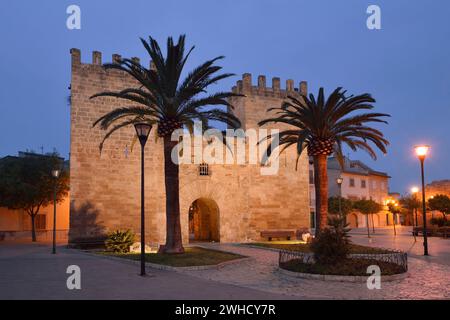 Historisches Stadttor Porta de Moll oder Porta de Xara, Alcudia, Mallorca, Balearen, Spanien Stockfoto