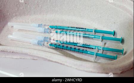 Injektionen mit dem Covid19 BioNTech Pfizer Vaccine Comirnaty, Schönefeld, 26/02/2021 Stockfoto