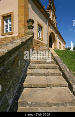 Schloss Kapfenburg, Steintreppe, Architektur, historisches Gebäude, Ordensburg, Spornburg, ehemalige Burg des Deutschen Ordens, heute kulturell Stockfoto