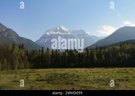 Mount Robson, mit 3954 m der höchste Berg der Canadian Rocky Mountains, Mount Robson Provincial Park, British Columbia, Kanada Stockfoto