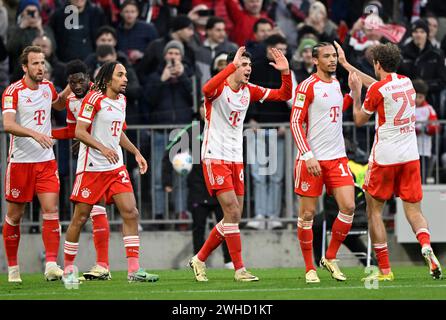 Harry Kane FC Bayern München FCB (09) Alphonso Davies Bayern FC München FCB (19) Sasha Boey FC Bayern München (23) Aleksandar Pavlovic FC Bayern München Stockfoto