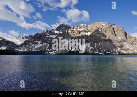 Bow Lake und Crowfoot Mountain, Icefields Parkway, Banff National Park, Alberta, Kanada Stockfoto