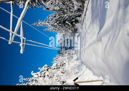 Eisenbahngleise nicht geklärt Schneemassen auf der Strecke Mittenwald–Garmisch-Partenkirchen, Werdenfelser Land, Oberbayern, Bayern, Süddeutschland, G Stockfoto